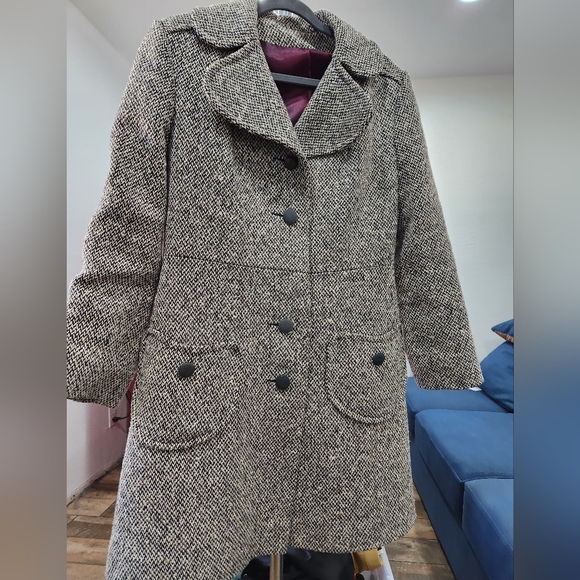 Coat - Picture 7 of 9